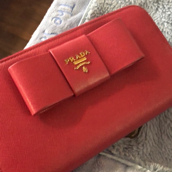 Prada Saffiano Fiocco Bow Tie Zippy Wallet - Picture 4 of 6